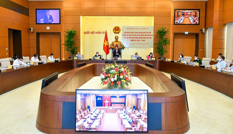 Chủ tịch Quốc hội Vương Đình Huệ chủ trì cuộc họp trực tuyến của Hội đồng Bầu cử Quốc gia sáng 18/5. Ảnh: VGP