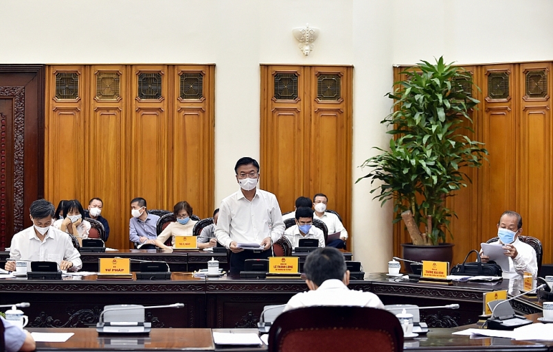 Bộ trưởng Bộ Tư pháp Lê Thành Long phát biểu tại cuộc họp. - Ảnh: VGP