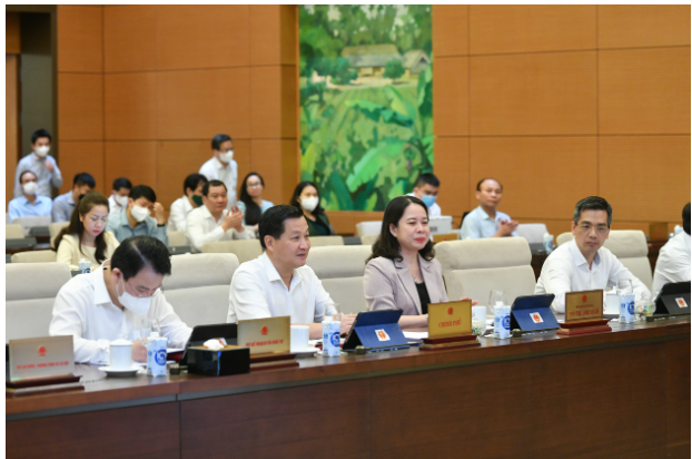 Phó Thủ tướng Chính phủ Lê Minh Khái (thứ 2 từ trái sang), Phó Chủ tịch nước Võ Thị Ánh Xuân (thứ 3 từ trái sang) tham dự Phiên họp 