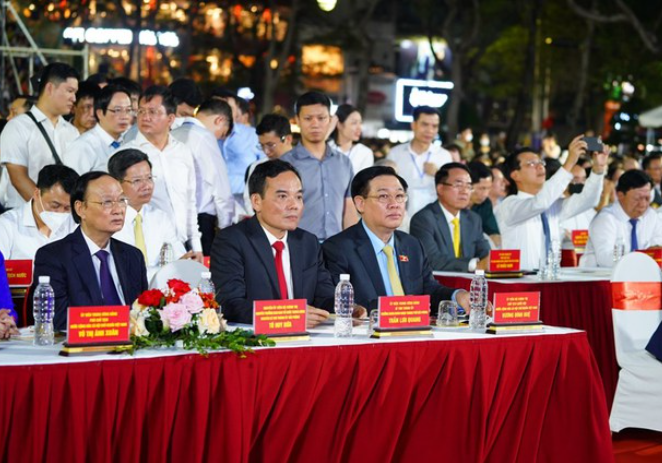 Chủ tịch Quốc hội Vương Đình Huệ dự Lễ hội hoa Phương đỏ - Hải Phòng 2022