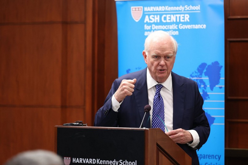 Hiệu trưởng Trường Chính sách công Kennedy, Đại học Harvard, ông Douglas Elmendorf cũng bày tỏ mong muốn lắng nghe các phát biểu của Thủ tướng về triết lý, tầm nhìn và chiến lược phát triển của Việt Nam - Ảnh: VGP