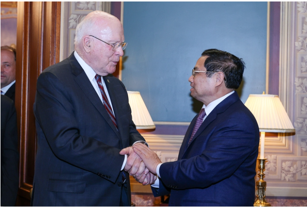 Thủ tướng Chính phủ Phạm Minh Chính và Chủ tịch Thường trực Thượng viện Hoa Kỳ Patrick Leahy - Ảnh: VGP