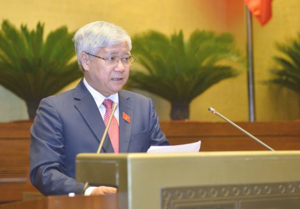Chủ tịch Ủy ban Trung ương Mặt trận Tổ quốc Việt Nam Đỗ Văn Chiến trình bày báo cáo
