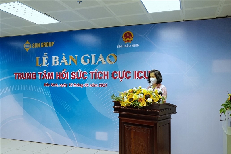 Bà Nguyễn Hương Giang, Phó Bí thư Tỉnh ủy, Chủ tịch UBND Tỉnh Bắc Ninh phát biểu tại sự kiện Sun  Group bàn giao Trung tâm ICU cho Bắc Ninh (7)