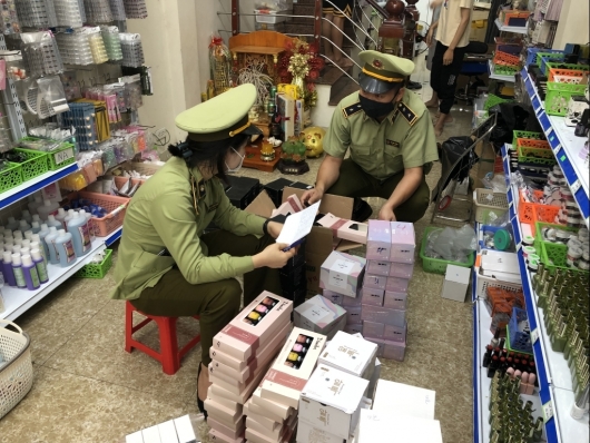 Quảng Ninh: Xử phạt chủ tài khoản bán mỹ phẩm lậu qua facebook