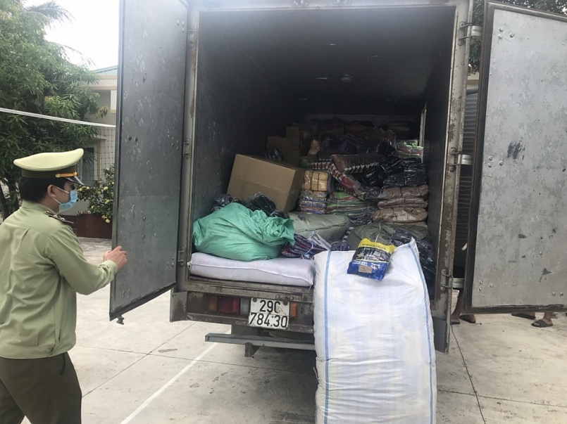 Nghệ An: Xử phạt xe hàng vận chuyển 2.400 đôi tất không có hóa đơn chứng từ