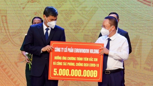 Eurowindow Holding góp 5 tỷ đồng vào Quỹ Vaccine của Thành phố Hà Nội