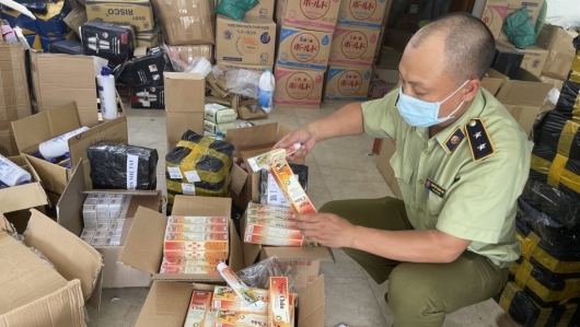 Hà Nội: Ngăn chặn lượng lớn kem đánh răng giả mạo nhãn hiệu Ngọc Châu