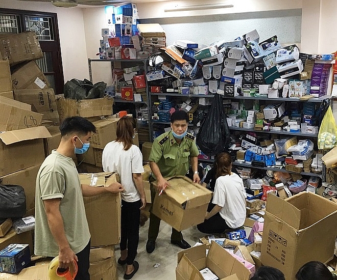 Hà Nội: Thu giữ số lượng lớn sản phẩm gia dụng nhập lậu