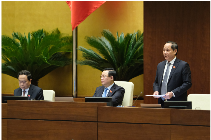 Phó Chủ tịch Quốc hội Trần Quang Phương đã ký báo cáo của Ủy ban Thường vụ Quốc hội về giải trình, tiếp thu ý kiến đại biểu Quốc hội về tổ chức chất vấn tại Kỳ họp thứ 3