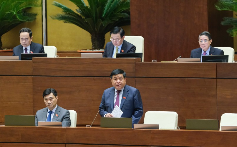 Bộ trưởng Bộ Kế hoạch và Đầu tư Nguyễn Chí Dũng giải tình, tiếp thu ý kiến đại biểu Quốc hội