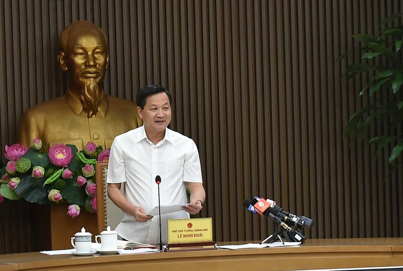 Phó Thủ tướng Lê Minh Khái yêu cầu kiểm soát chặt các mặt hàng nhà nước định giá; đảm bảo nguồn cung xăng dầu; mọi học sinh đều được tiếp cận sách giáo khoa với giá hợp lý. Ảnh VGP