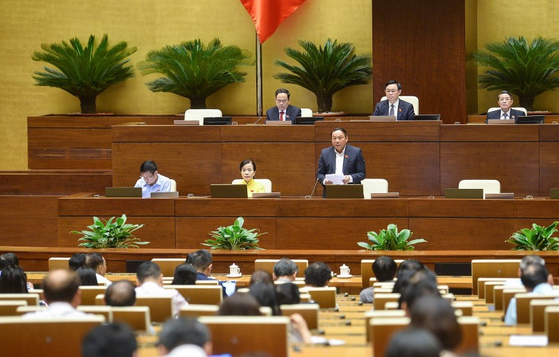 : Bộ trưởng Bộ Văn hóa, Thể thao và Du lịch Nguyễn Văn Hùng phát biểu giải trình đối với những vấn đề đại biểu quan tâm