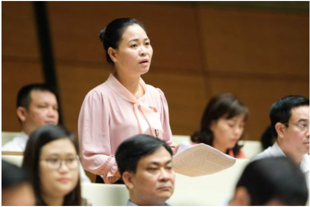 Đại biểu Nguyễn Thị Thu Dung – Đoàn đại biểu Quốc hội tỉnh Thái Bình đề nghị cụ thể các tiêu chí, danh hiệu thi đua