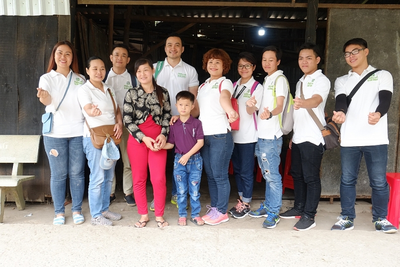 Chi Bảo cùng HVTT về thăm lại các bé đã được phẫu thuật tim ở Bạc Liêu (3) Chi Bảo cùng HVTT về thăm lại các bé đã được phẫu thuật tim ở Bạc Liêu (3)