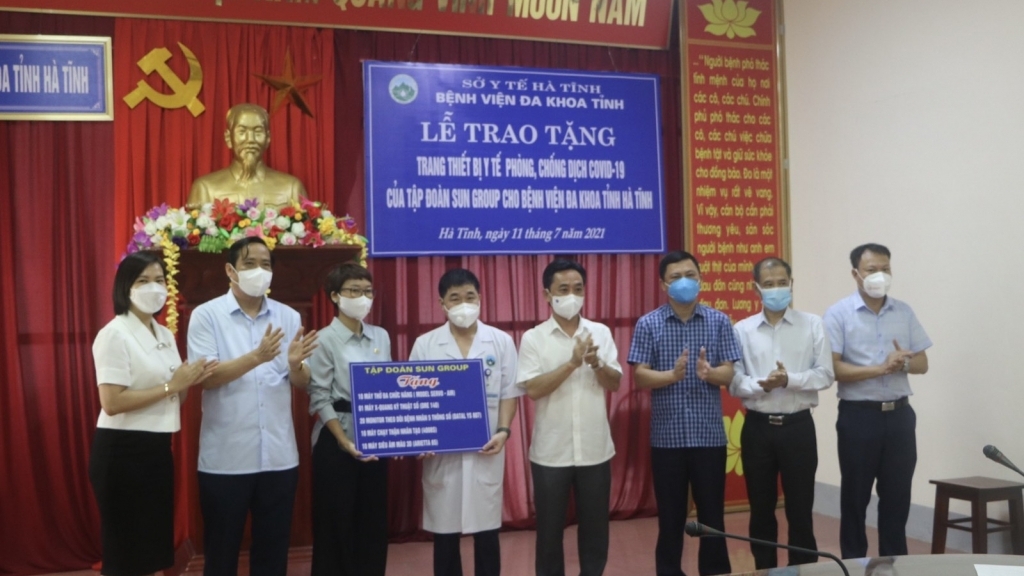 Sun Group tặng trang thiết bị y tế phòng, chống dịch Covid-19 trị giá hơn 31 tỷ đồng cho Hà Tĩnh