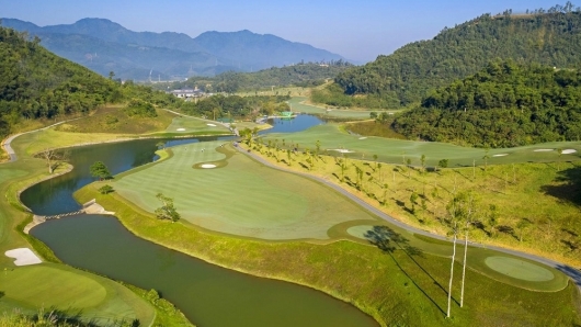 Nhiều lợi thế phát triển du lịch golf tại Việt Nam