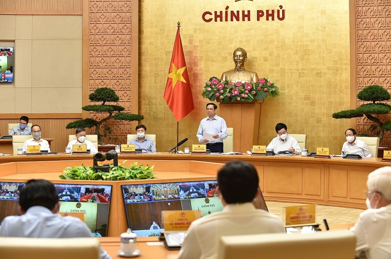 Thủ tướng Phạm Minh Chính yêu cầu Bộ Y tế xây dựng các tiêu chuẩn, tiêu chí để các tỉnh, thành phố biết khi nào áp dụng Chỉ thị 15, Chỉ thị 16, Chỉ thị 16+ Ảnh: VGP/Nhật Bắc