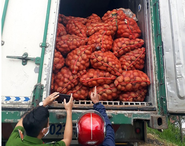 Đà Lạt: Phát hiện xe container chở 29 tấn khoai tây Trung Quốc không hóa đơn chứng từ