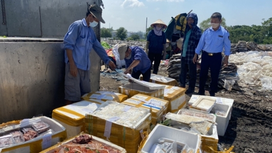 Nam Định: Buộc tiêu hủy gần nửa tấn thực phẩm tươi sống không rõ nguồn gốc, xuất xứ