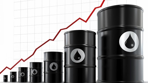 Giá xăng dầu hôm nay 3/8: Tăng mạnh trở lại