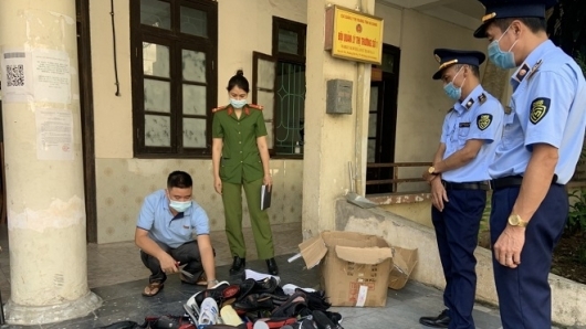 Hà Giang: Tiêu hủy lô giày dép giả mạo nhãn hiệu