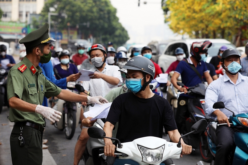 Hà Nội làm rõ hơn việc kiểm tra giấy đi đường trong thời gian giãn cách xã hội