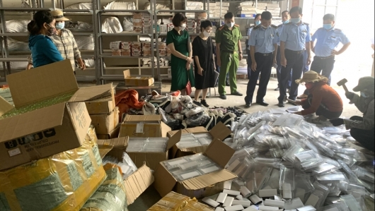 Hòa Bình: Tiêu hủy trên 6.000 sản phẩm tang vật tịch thu do vi phạm hành chính