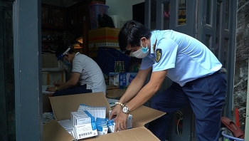 TP.HCM: Thu giữ hơn 2.800 hộp tân dược có dấu hiệu nhập lậu