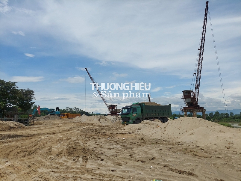 Nghệ An: Xử phạt một bến bãi tập kết cát sỏi không phép ở huyện Thanh Chương