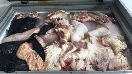 Thái Nguyên: Phát hiện cơ sở tập kết 1 tấn thịt lợn ôi thiu để kinh doanh kiếm lời