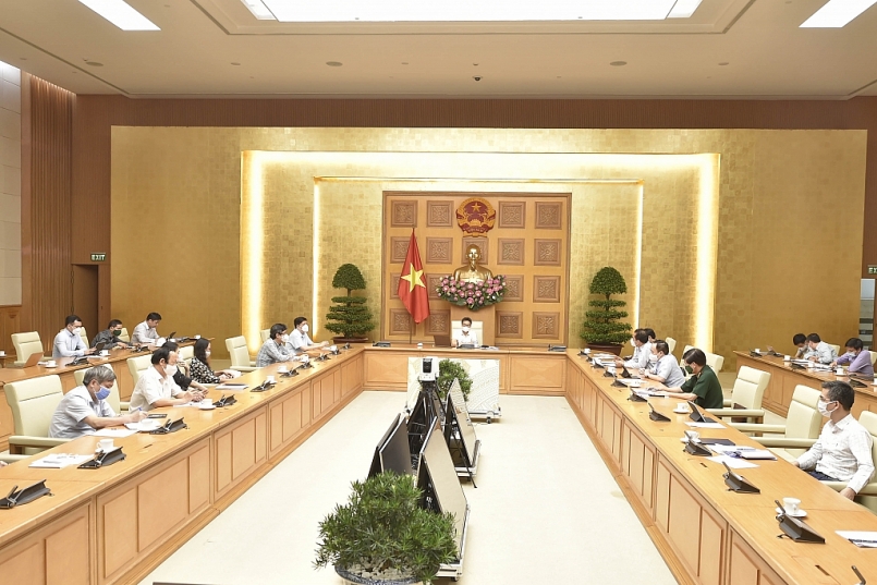 Các thành viên Ban Chỉ đạo thống nhất cần tập trung nguồn lực nhiều hơn cho các tầng điều trị bên dưới để cấp cứu, xử trí kịp thời những trường hợp diễn biến nặng rất nhanh - Ảnh: VGP/Đình Nam