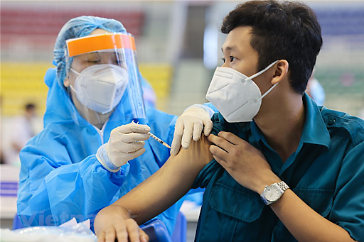 Thêm hơn 2 triệu liều vaccine AstraZeneca về đến Việt Nam