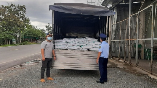 Tiền Giang phát hiện 3,5 tấn phân bón vi phạm nhãn