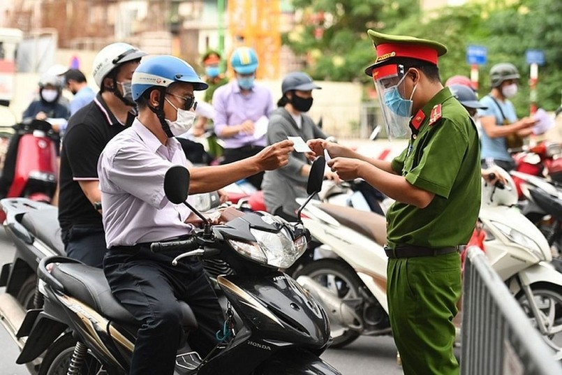 Công an Hà Nội chốt phương án cấp giấy đi đường