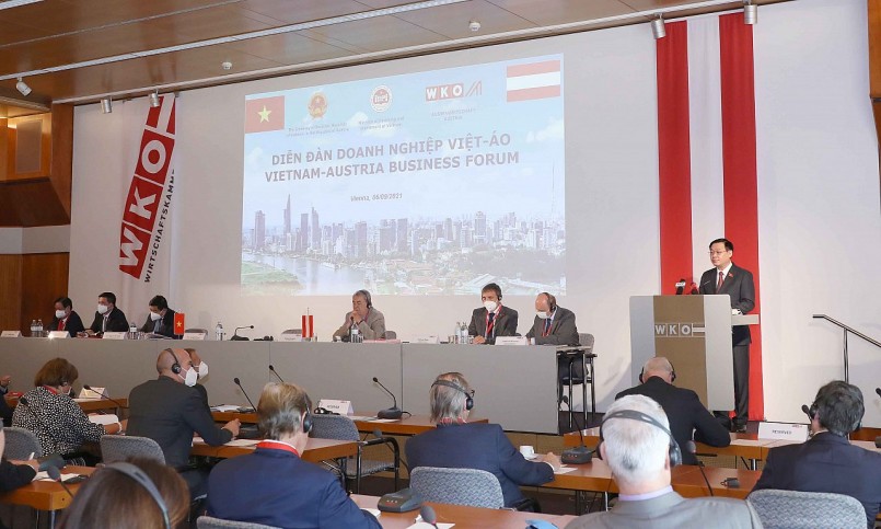 Chủ tịch Quốc hội Vương Đình Huệ phát biểu tại Diễn đàn doanh nghiệp Việt – Áo. Ảnh: Doãn Tấn