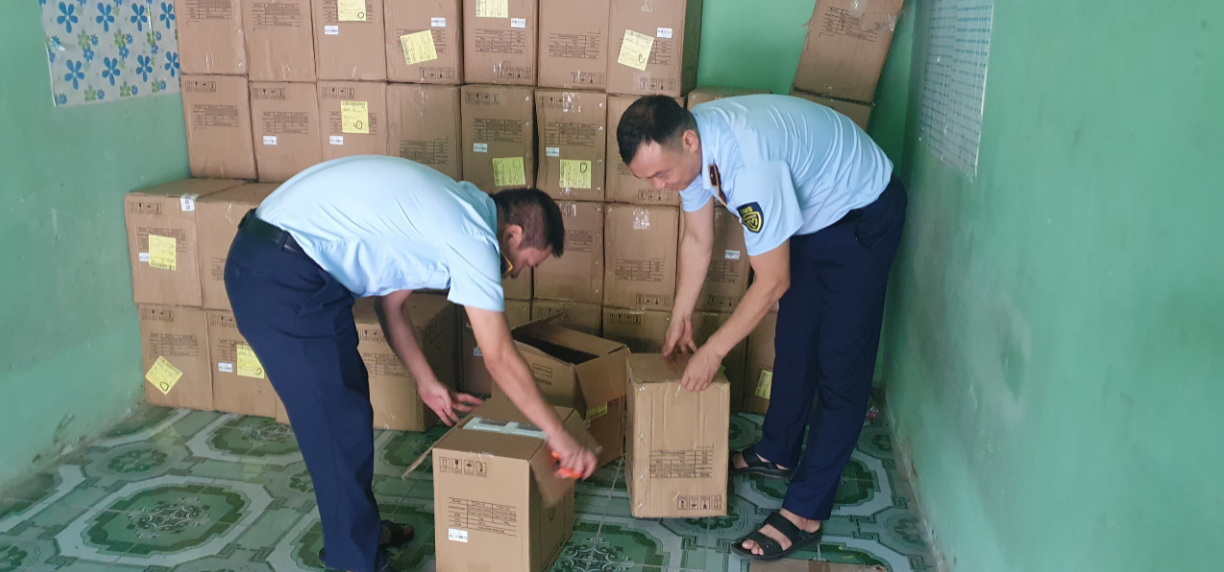 Hơn 3.000 thiết bị đo nồng độ oxy và nhịp tim vừa bị bắt tại Hưng Yên và Tiền
