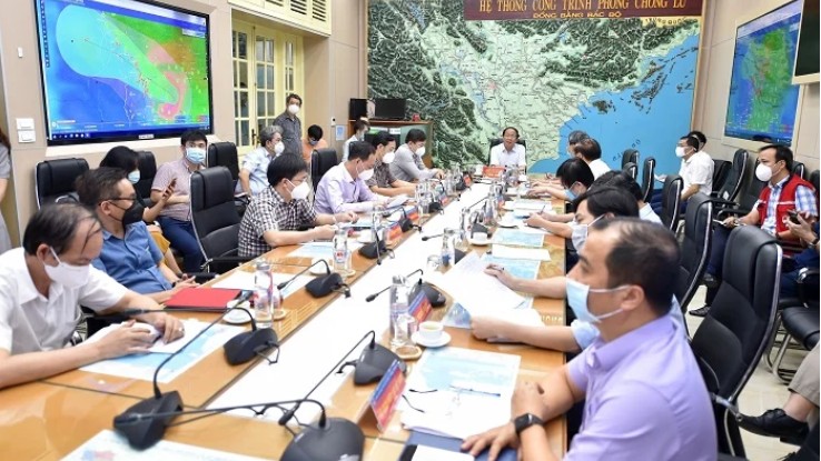 Phó Thủ tướng Lê Văn Thành họp khẩn ứng phó bão số 6