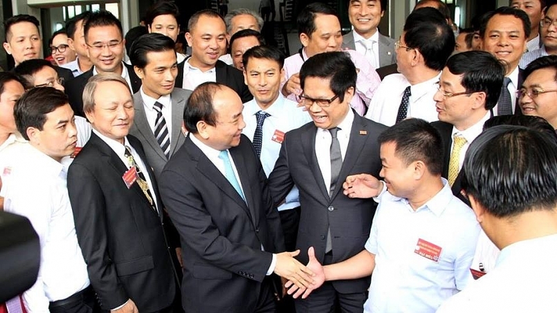 Thủ tướng Nguyễn Xuân Phúc đối thoại với doanh nghiệp lần thứ nhất, năm 2016. - Ảnh: VGP