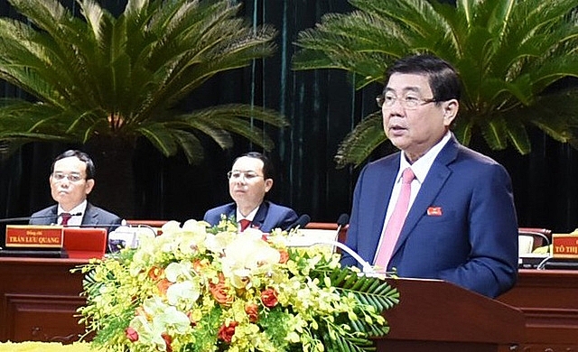 Chủ tịch UBND TP.HCM Nguyễn Thành Phong trình bày tại Đại hội. (Ảnh: PLO)
