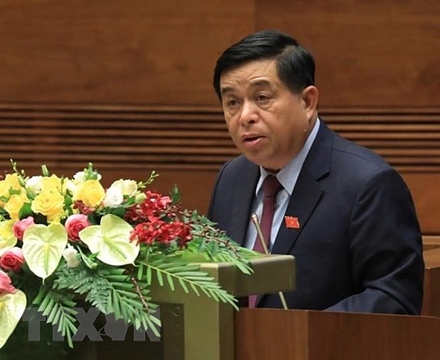 Bộ trưởng Bộ Kế hoạch và Đầu tư Nguyễn Chí Dũng trình bày Báo cáo kết quả thực hiện Nghị quyết của Quốc hội về kế hoạch cơ cấu lại nền kinh tế giai đoạn 2016-2020. (Ảnh: Văn Điệp/TTXVN)