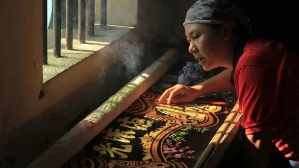 Tuyệt tác tạo nên từ đường kim mũi chỉ dưới bàn tay người nghệ nhân làng thêu Văn Lâm