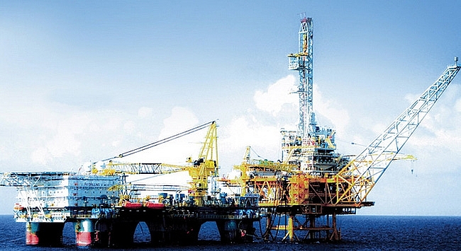 Tháng 10, sản lượng dầu thô giảm gần 15%