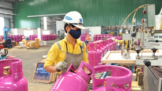 Giá gas bán lẻ tăng “kỷ lục”, chạm mức 465.000 đồng/bình 12kg