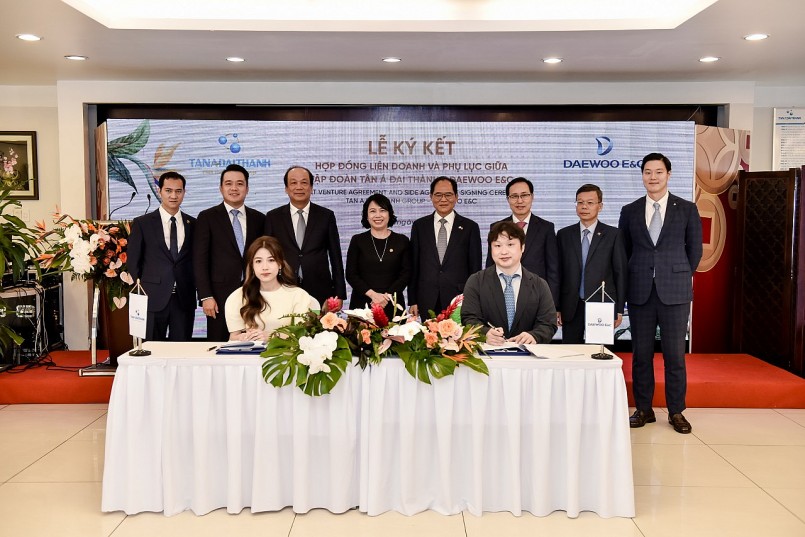 Tập đoàn Tân Á Đại Thành và Daewoo E&C ký kết các hợp đồng hợp tác quan trọng: Hợp đồng liên doanh; Hợp đồng xây dựng và Hợp đồng dịch vụ Bất động sản