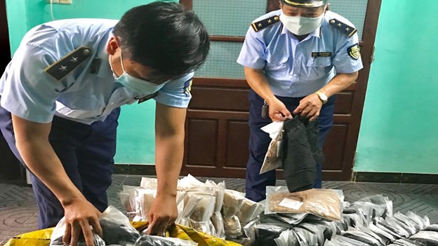 Bản tin hàng giả hàng nhái: Thu giữ lô quần short không rõ nguồn gốc, xuất xứ