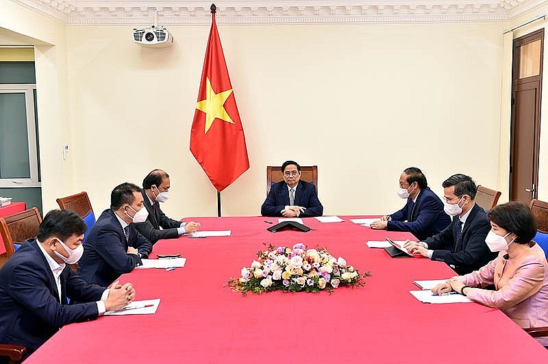 Thủ tướng Chính phủ khẳng định dù quá trình chuyển đổi kinh tế xanh còn gặp nhiều khó khăn sau nhiều năm trải qua chiến tranh, Việt Nam tiếp tục cam kết mạnh mẽ ứng phó với biến đổi khí hậu.