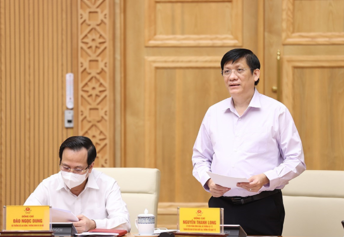 Bộ trưởng Bộ Y tế Nguyễn Thanh Long báo cáo công tác phòng, chống dịch COVID-19. Ảnh: TTXVN