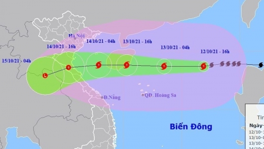 Bão số 8 di chuyển nhanh hướng vào đất liền khu vực từ Thanh Hóa đến Quảng Bình