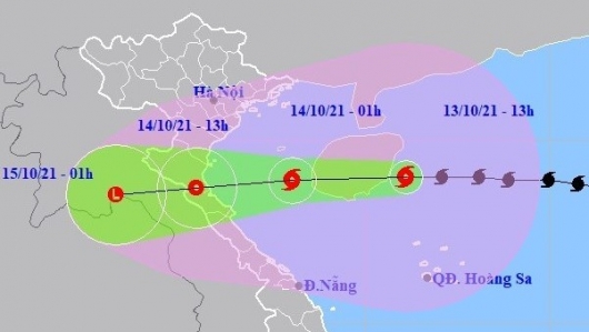 Bão số 8 cách Hà Tĩnh 200km, cảnh báo mưa lớn